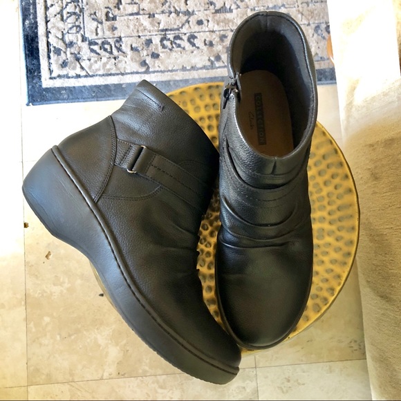 clarks women's delana fairlee ankle bootie